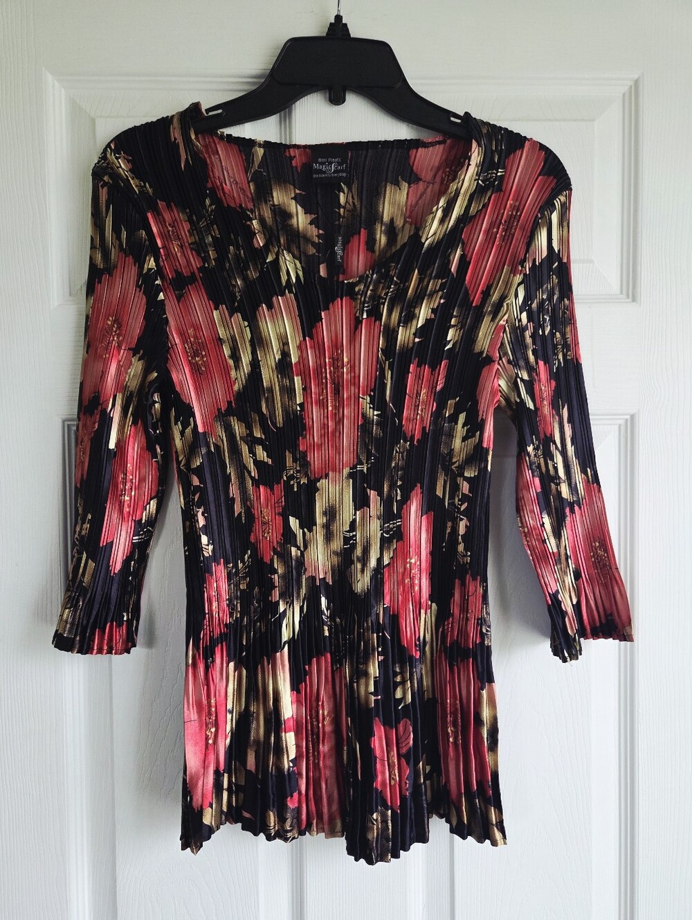 Magic Scarf ✨️ Pleated Floral V-Neck Women's Top in Black, Red, Gold Size M